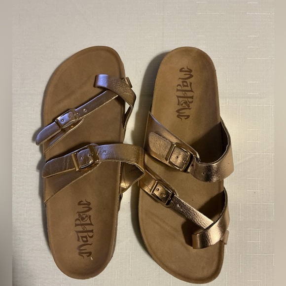 Mad Love Gold Buckle Toe-Loop Comfort Sandals - Picture 3 of 3